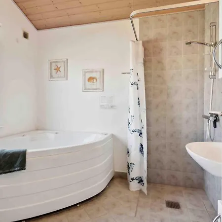 In With Sauna *